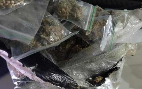 ARIQUEMES: POLÍCIA MILITAR APREENDE DROGAS E PRENDE SUSPEITO APÓS FUGA ariquemes:-policia-militar-apreende-drogas-e-prende-suspeito-apos-fuga