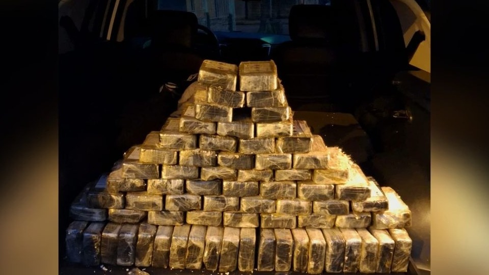 Juiz muda texto, mas mantém livre suspeito pego com 200 kg de cocaína juiz-muda-texto,-mas-mantem-livre-suspeito-pego-com-200-kg-de-cocaina