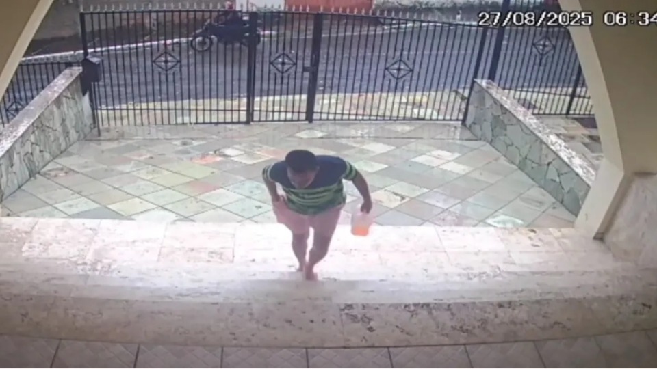 VÍDEO: Zelador espanca moradora e incendeia apartamentos em prédio video:-zelador-espanca-moradora-e-incendeia-apartamentos-em-predio