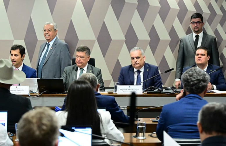 CPMI ouve em ‘depoimento secreto’ delegado da PF que participou de investigações do INSS cpmi-ouve-em-‘depoimento-secreto’-delegado-da-pf-que-participou-de-investigacoes-do-inss