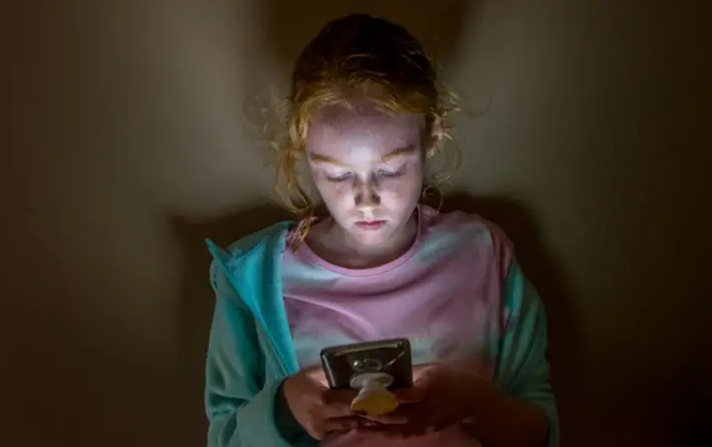 Estudo afirma: celular antes dos 13 anos acarreta doenças mentais estudo-afirma:-celular-antes-dos-13-anos-acarreta-doencas-mentais