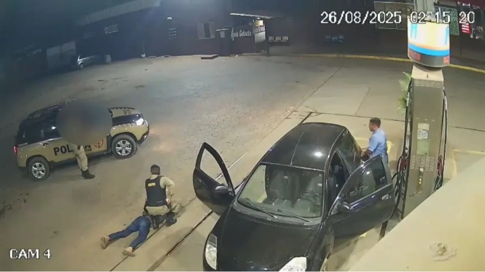 Vídeo: mulher salta de carro e pede socorro à PM após sequestro video:-mulher-salta-de-carro-e-pede-socorro-a-pm-apos-sequestro