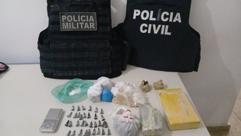Durante confronto, homem escapa de cerco policial e deixa sacola com drogas durante-confronto,-homem-escapa-de-cerco-policial-e-deixa-sacola-com-drogas