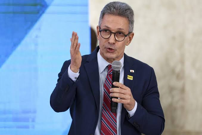 Após ser chamado de “falso humilde”, Zema posta Lula usando tênis de luxo apos-ser-chamado-de-“falso-humilde”,-zema-posta-lula-usando-tenis-de-luxo