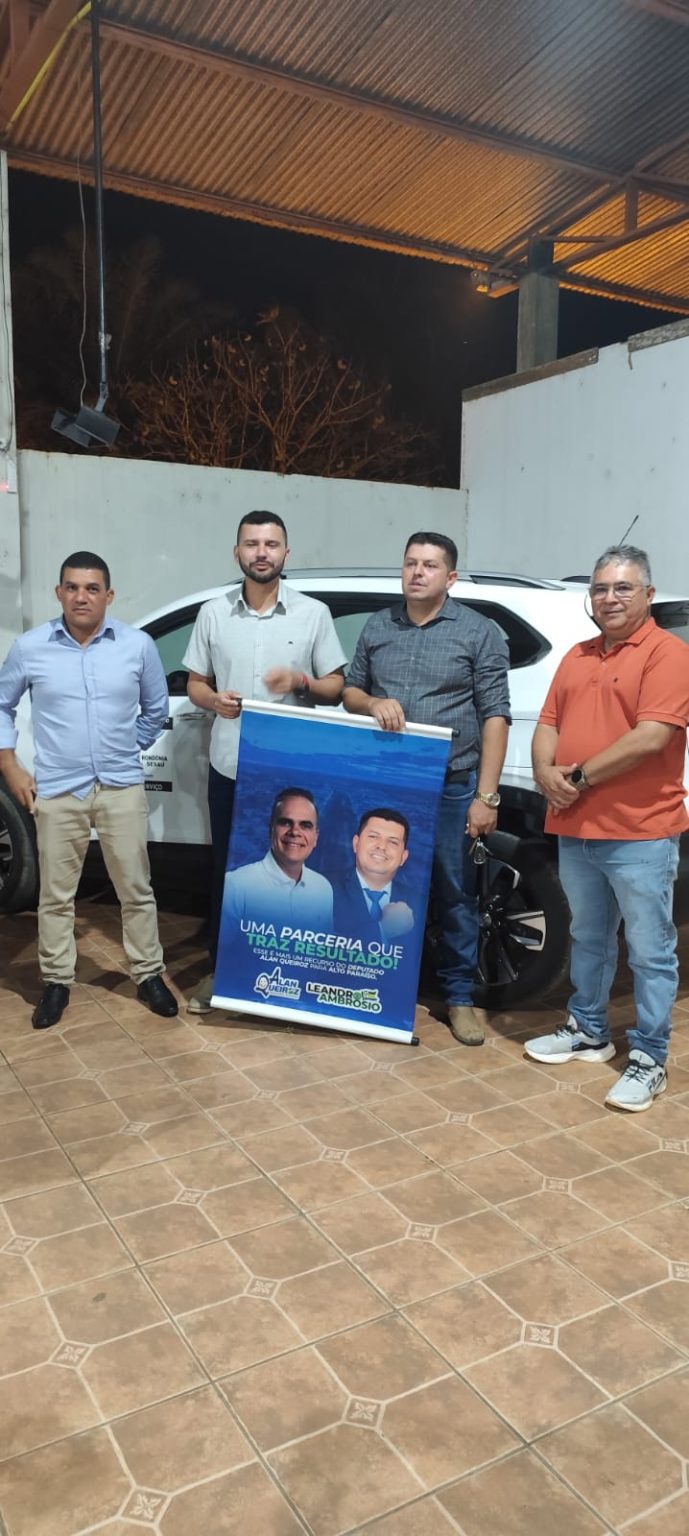 ALTO PARAÍSO: NA NOITE DESSA SEXTA-FEIRA, DIA 15-08, ACONTECEU UM EVENTO PARA A ENTREGA DE UM VEÍCULO TRAK PARA SECRETARIA DE SAÚDE DO MUNICÍPIO VÍDEO.