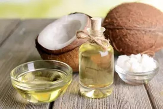 Veja como usar o óleo de coco na pele e no cabelo veja-como-usar-o-oleo-de-coco-na-pele-e-no-cabelo
