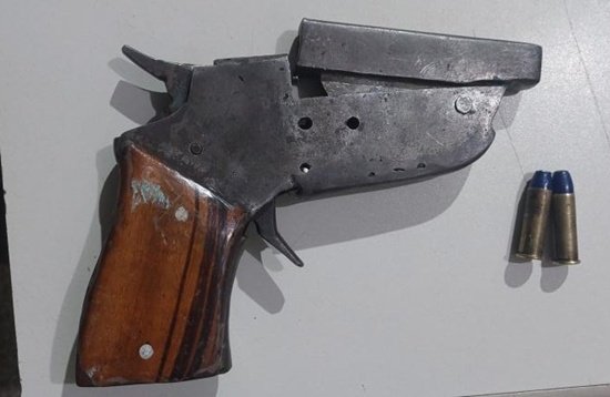 POLÍCIA MILITAR APREENDE ARMA ARTESANAL E EVITA POSSÍVEL HOMICÍDIO EM ARIQUEMES policia-militar-apreende-arma-artesanal-e-evita-possivel-homicidio-em-ariquemes