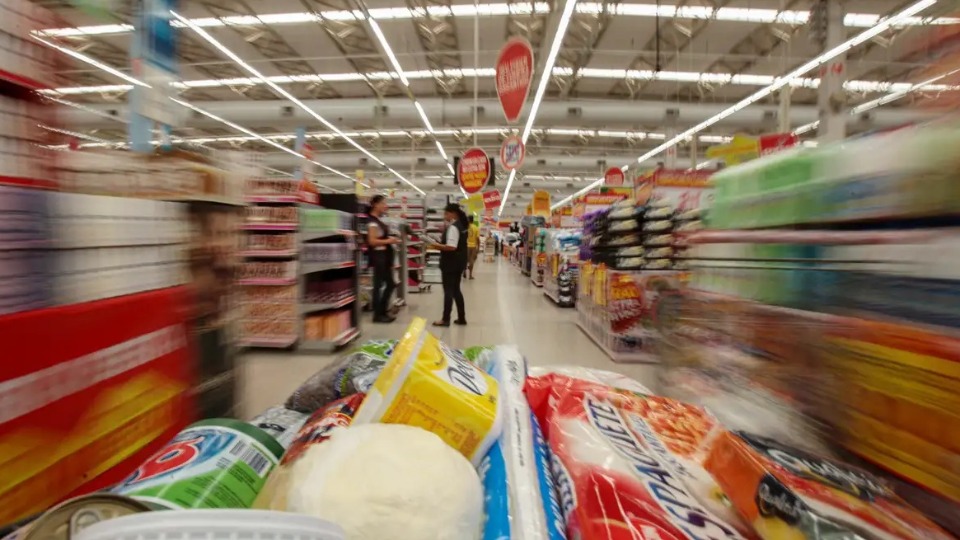 Apesar dos juros, consumo das famílias foi motor da economia no 2º tri apesar-dos-juros,-consumo-das-familias-foi-motor-da-economia-no-2o-tri
