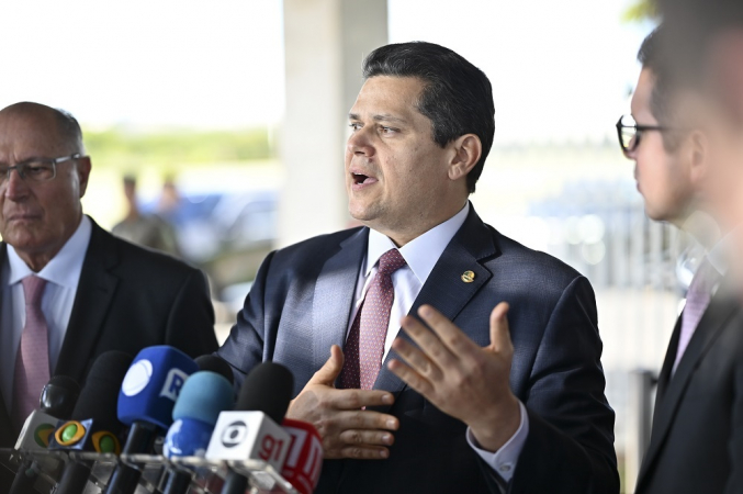Davi Alcolumbre diz que não há um prazo para deliberar pedido de impeachment de Moraes davi-alcolumbre-diz-que-nao-ha-um-prazo-para-deliberar-pedido-de-impeachment-de-moraes