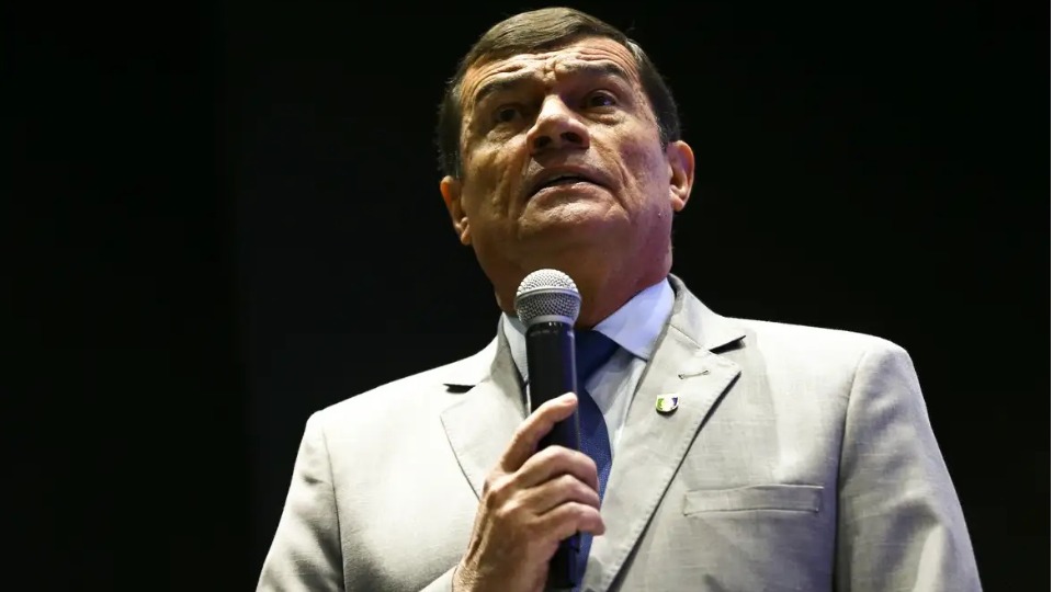 Defesa diz que ex-ministro atuou para demover Bolsonaro de golpe defesa-diz-que-ex-ministro-atuou-para-demover-bolsonaro-de-golpe