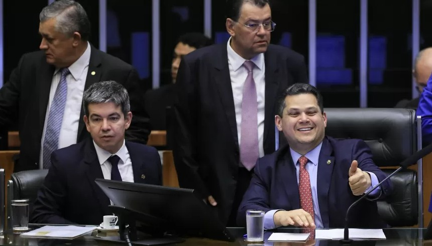 Pressionado por anistia e CPMI do INSS, governo Lula libera R$ 2,2 bilhões em emendas Pix em um dia pressionado-por-anistia-e-cpmi-do-inss,-governo-lula-libera-r$-2,2-bilhoes-em-emendas-pix-em-um-dia