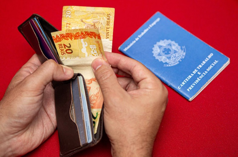 Salário da maioria no Nordeste não fecha o mês e 56% buscam renda extra salario-da-maioria-no-nordeste-nao-fecha-o-mes-e-56%-buscam-renda-extra
