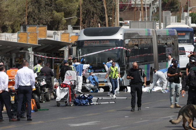 Ataque a tiros em Jerusalém deixa pelo menos cinco mortos e 15 feridos ataque-a-tiros-em-jerusalem-deixa-pelo-menos-cinco-mortos-e-15-feridos