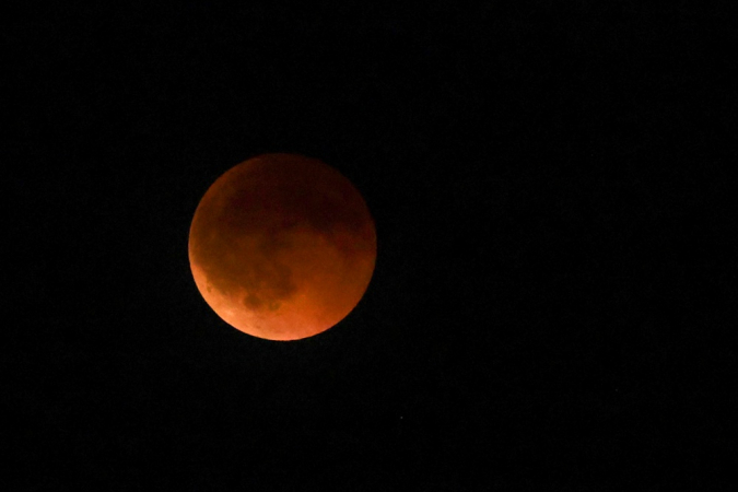 Eclipse: Países ao redor do mundo presenciam Lua de Sangue; veja fotos eclipse:-paises-ao-redor-do-mundo-presenciam-lua-de-sangue;-veja-fotos