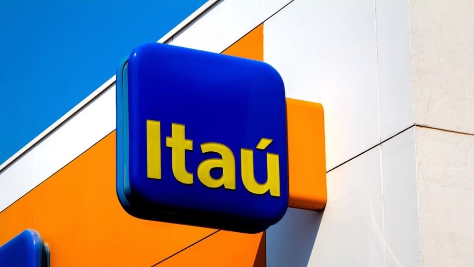 Itaú promove demissões em massa por itau-promove-demissoes-em-massa-por