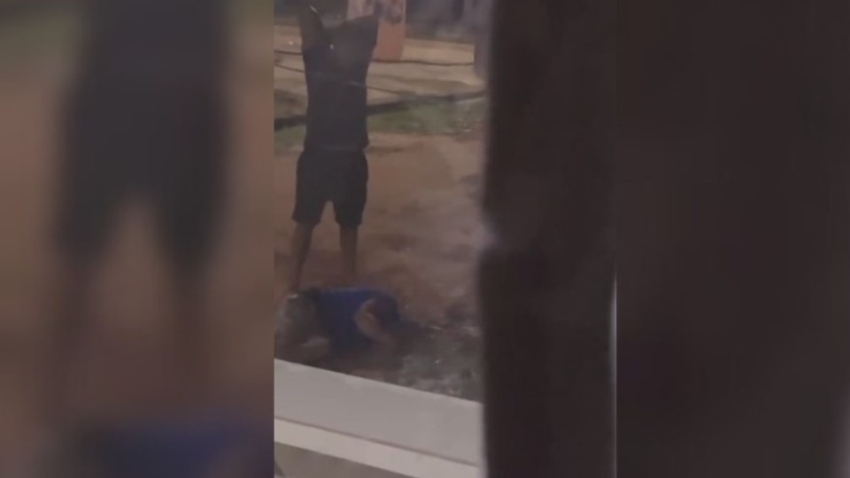 CENA FORTE: homem é agredido a pauladas no interior cena-forte:-homem-e-agredido-a-pauladas-no-interior