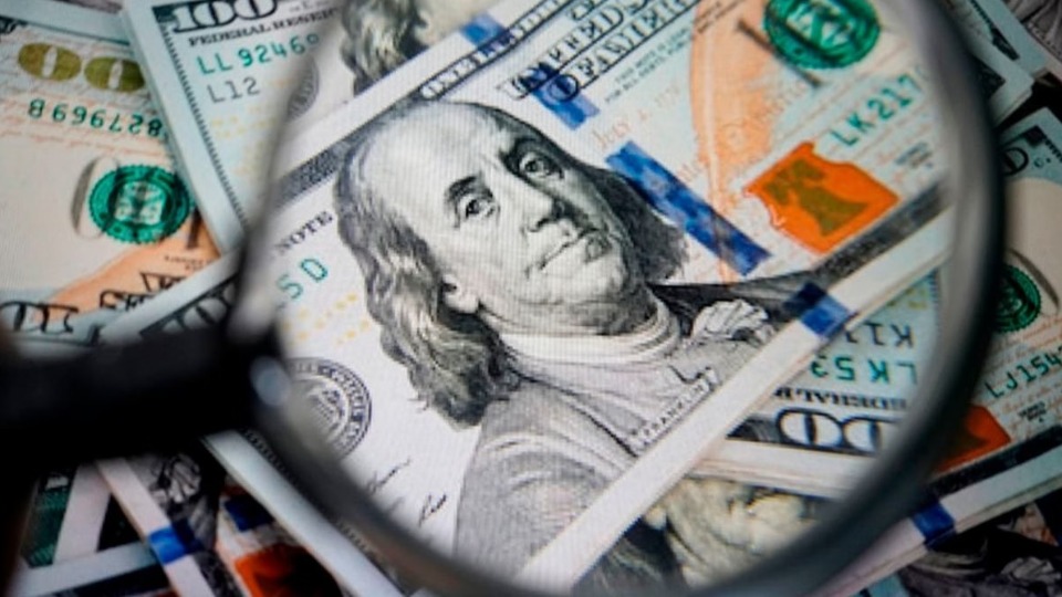 Dólar sobe com tensão política e mercado à espera de inflação nos EUA dolar-sobe-com-tensao-politica-e-mercado-a-espera-de-inflacao-nos-eua