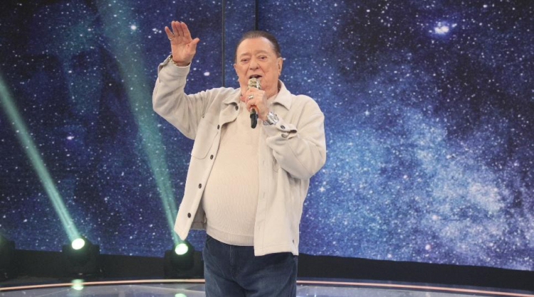 Raul Gil reaparece em vídeo após receber alta hospitalar: ‘Estou voltando para valer’ raul-gil-reaparece-em-video-apos-receber-alta-hospitalar:-‘estou-voltando-para-valer’