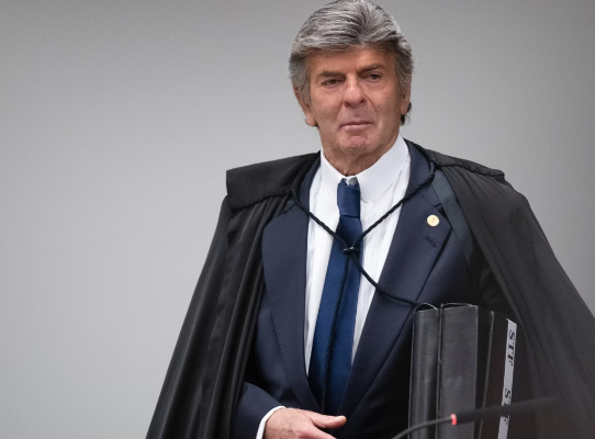 Após mais de 12h, Fux vota pela absolvição de Bolsonaro e 5 réus apos-mais-de-12h,-fux-vota-pela-absolvicao-de-bolsonaro-e-5-reus