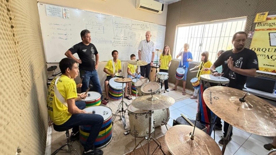 VÍDEO: Projeto Orquestra em Ação recebe visita de um de seus fundadores video:-projeto-orquestra-em-acao-recebe-visita-de-um-de-seus-fundadores