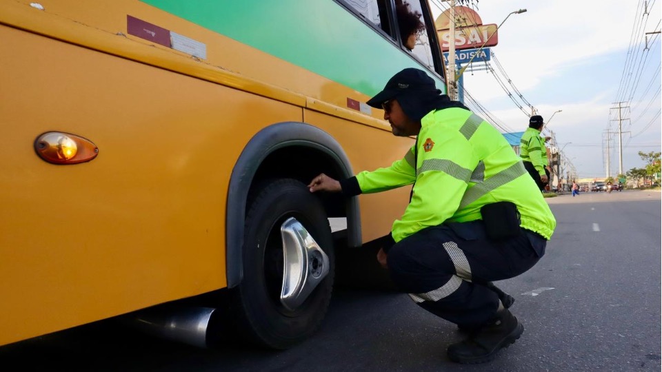 Prefeitura de Manaus fiscaliza serviços de transporte na avenida Autaz Mirim prefeitura-de-manaus-fiscaliza-servicos-de-transporte-na-avenida-autaz-mirim