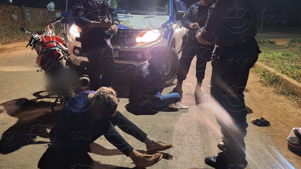 VÍDEO: Apenado e mulher são presos com arma, drogas e motocicleta roubada video:-apenado-e-mulher-sao-presos-com-arma,-drogas-e-motocicleta-roubada