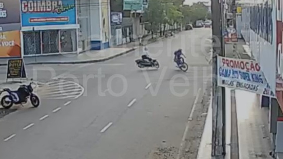 VÍDEO: Colisão entre motos no centro de Porto Velho deixa duas mulheres feridas video:-colisao-entre-motos-no-centro-de-porto-velho-deixa-duas-mulheres-feridas