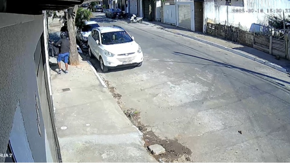 VÍDEO: Câmeras flagraram falsos entregadores que mataram mulher video:-cameras-flagraram-falsos-entregadores-que-mataram-mulher