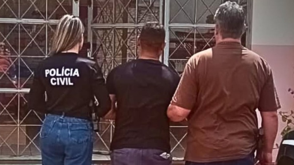 Homem é preso em flagrante por manter esposa e filhos em cativeiro em Rondônia homem-e-preso-em-flagrante-por-manter-esposa-e-filhos-em-cativeiro-em-rondonia