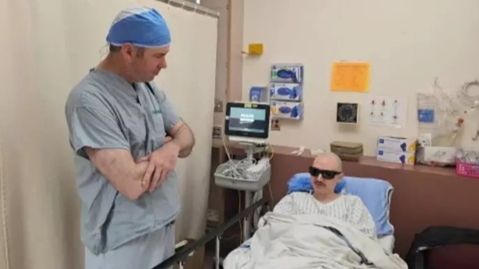 Homem recupera a visão após implante de dente no olho homem-recupera-a-visao-apos-implante-de-dente-no-olho