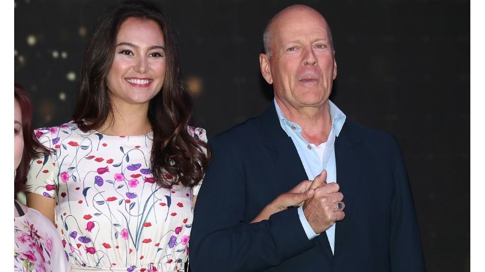 Esposa de Bruce Willis revela que o ator não se comunica mais esposa-de-bruce-willis-revela-que-o-ator-nao-se-comunica-mais