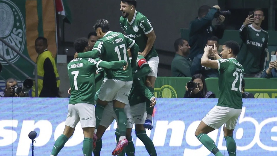 Vitor Roque brilha, e Palmeiras goleia o Internacional pelo Brasileirão vitor-roque-brilha,-e-palmeiras-goleia-o-internacional-pelo-brasileirao