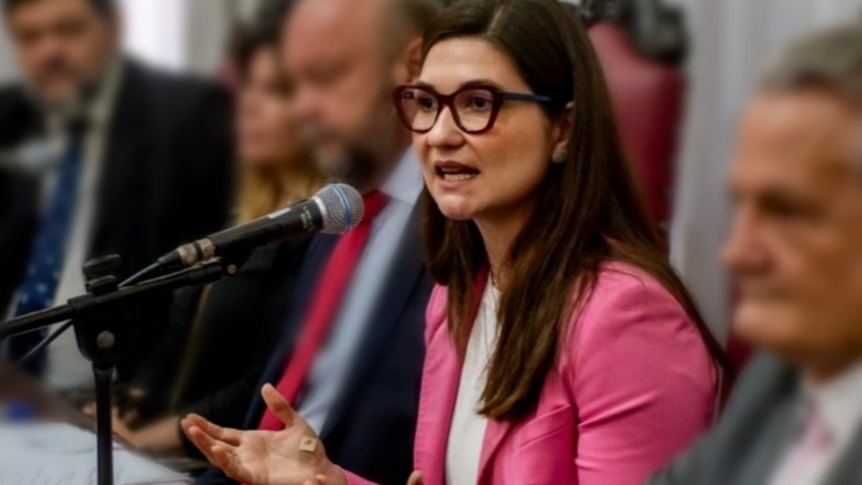 Filha de ministro do STF é xingada e leva cusparada em universidade filha-de-ministro-do-stf-e-xingada-e-leva-cusparada-em-universidade