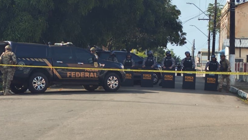 VÍDEO: Polícia Federal realiza operação contra garimpo ilegal no Rio Madeira em Humaitá video:-policia-federal-realiza-operacao-contra-garimpo-ilegal-no-rio-madeira-em-humaita