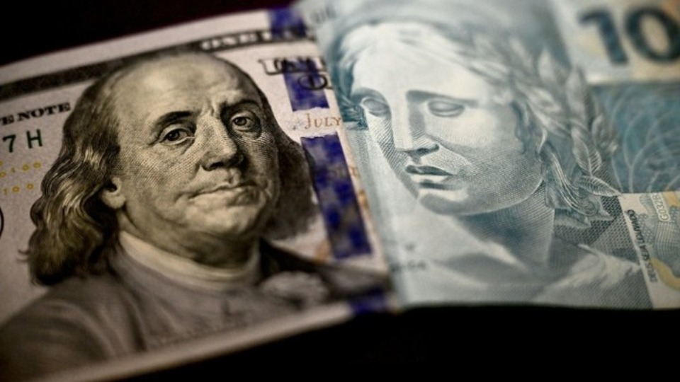 Ibovespa bate novo recorde e dólar cai com iminente corte de juros nos EUA ibovespa-bate-novo-recorde-e-dolar-cai-com-iminente-corte-de-juros-nos-eua