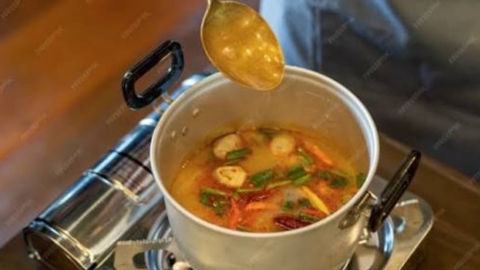 Adolescentes chineses terão de pagar cerca de R$ 1,6 milhão por urinar em sopa adolescentes-chineses-terao-de-pagar-cerca-de-r$-1,6-milhao-por-urinar-em-sopa