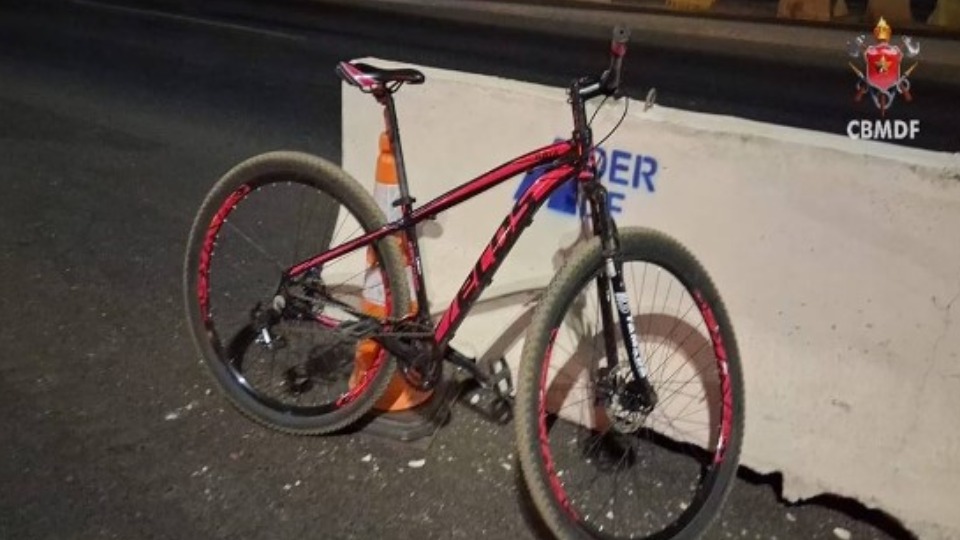 Ciclista fica ferido após ser atropelado por carro na BR ciclista-fica-ferido-apos-ser-atropelado-por-carro-na-br