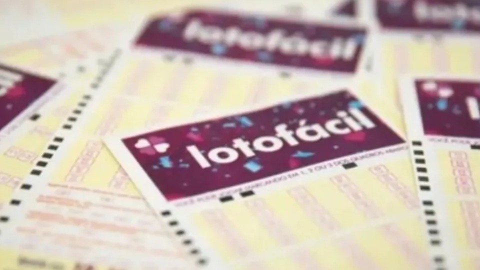 Quatro apostas acertam a Lotofácil e ganham prêmio de R$ 390 mil cada quatro-apostas-acertam-a-lotofacil-e-ganham-premio-de-r$-390-mil-cada