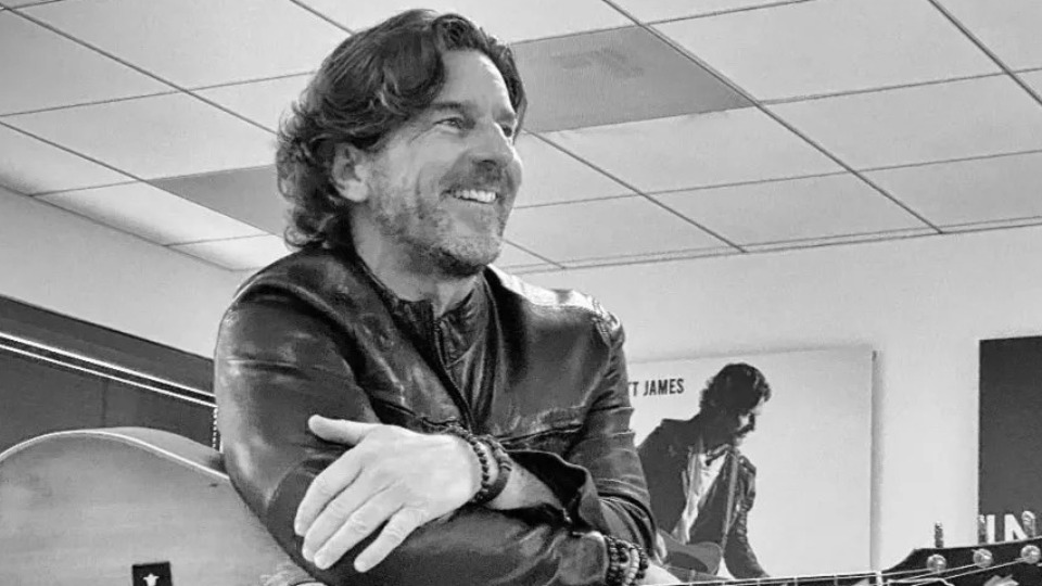 Acidente de avião faz 3 mortes; cantor e compositor é uma das vítimas acidente-de-aviao-faz-3-mortes;-cantor-e-compositor-e-uma-das-vitimas