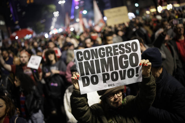 Esquerda vai às ruas contra Congresso constrangida por votos do PT a favor da PEC da Blindagem esquerda-vai-as-ruas-contra-congresso-constrangida-por-votos-do-pt-a-favor-da-pec-da-blindagem