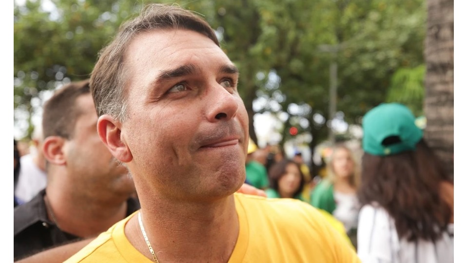 Flávio Bolsonaro pede que Itália não extradite Zambelli e Tagliaferro flavio-bolsonaro-pede-que-italia-nao-extradite-zambelli-e-tagliaferro