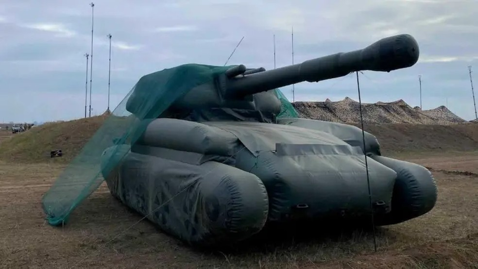 Os tanques infláveis e armamentos ‘2D’ usados pela Ucrânia para enganar a Rússia na guerra os-tanques-inflaveis-e-armamentos-‘2d’-usados-pela-ucrania-para-enganar-a-russia-na-guerra