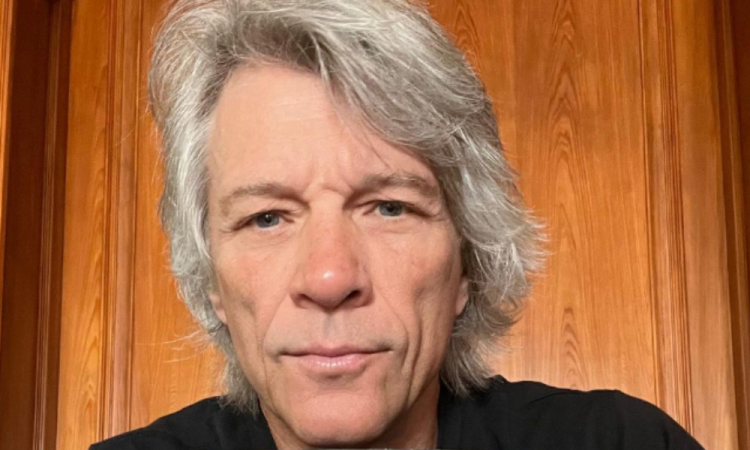 Bon Jovi conta como virou um avô coruja: ‘É loucura, mas é maravilhoso!’ bon-jovi-conta-como-virou-um-avo-coruja:-‘e-loucura,-mas-e-maravilhoso!’