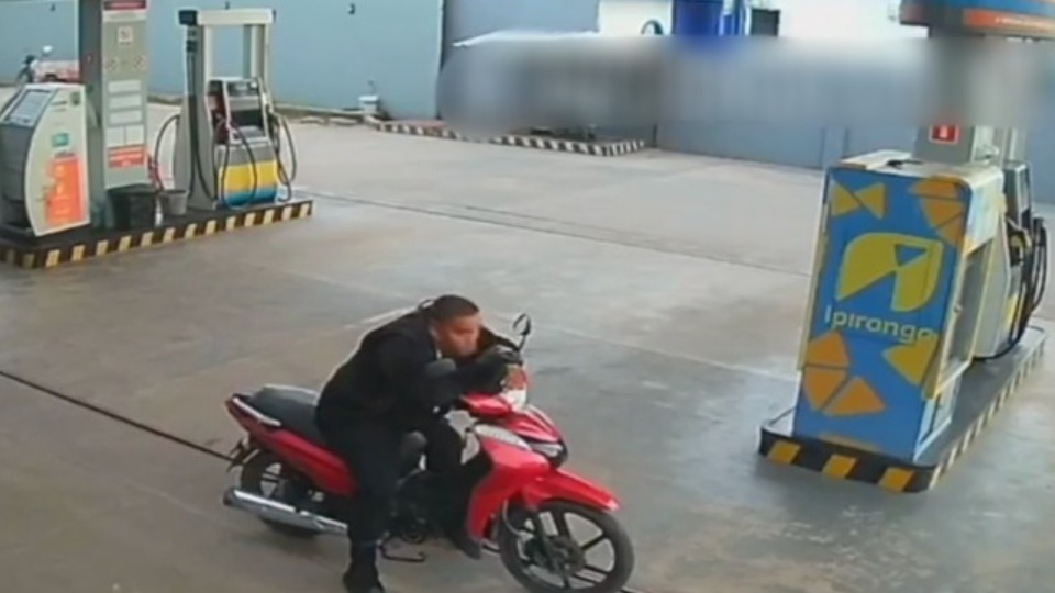 VÍDEO: momento em que vigilante é assassinado em posto de combustíveis video:-momento-em-que-vigilante-e-assassinado-em-posto-de-combustiveis