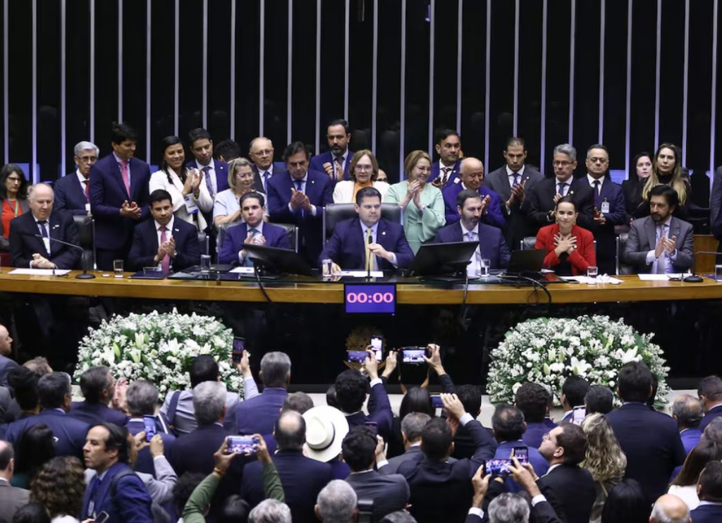 Senado barra PEC da Blindagem e freia ofensiva da Câmara em projetos polêmicos senado-barra-pec-da-blindagem-e-freia-ofensiva-da-camara-em-projetos-polemicos