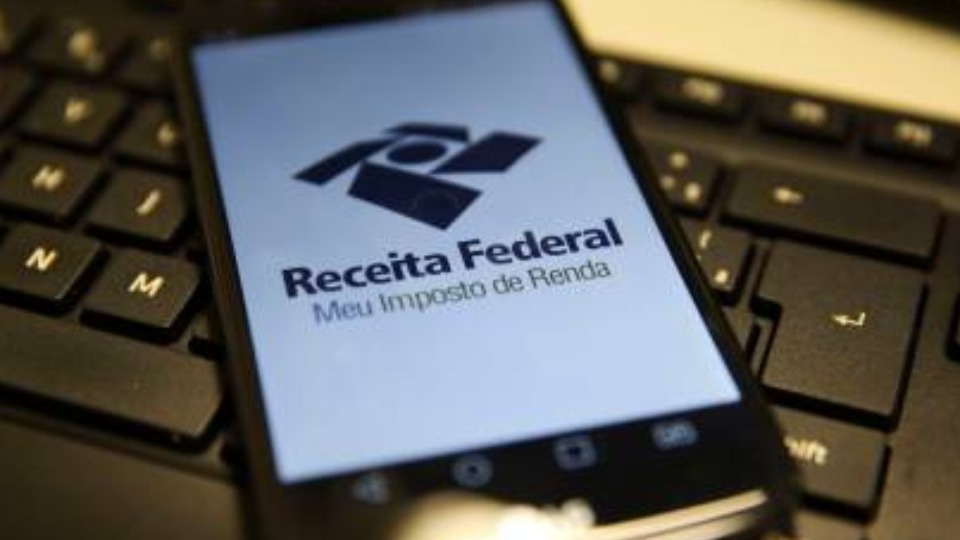 Comissão do Senado aprova projeto que isenta IR de quem ganha até R$ 5 mil comissao-do-senado-aprova-projeto-que-isenta-ir-de-quem-ganha-ate-r$-5-mil