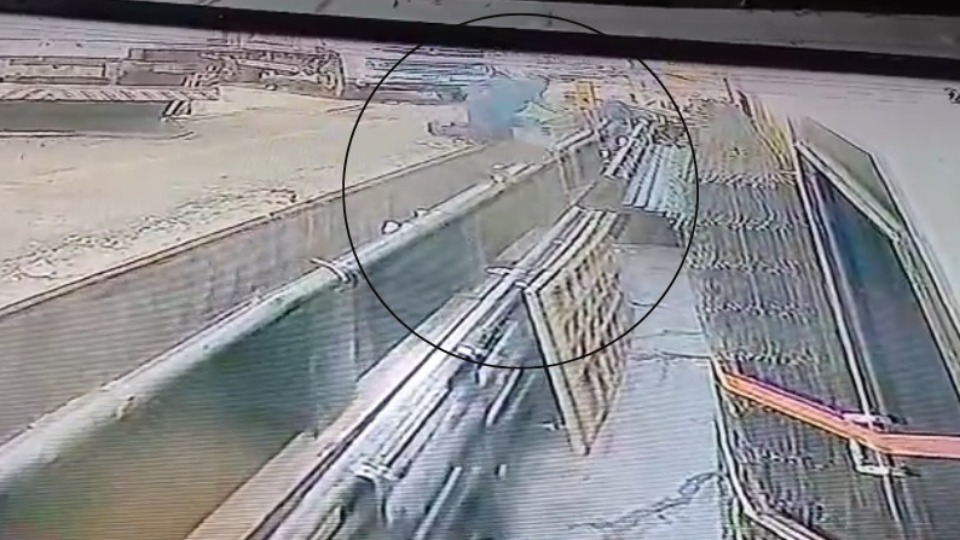 VÍDEO: trabalhador cai ao embarcar mercadoria em porto video:-trabalhador-cai-ao-embarcar-mercadoria-em-porto