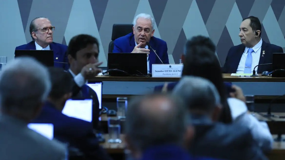 Alcolumbre manda arquivar PEC da Blindagem após rejeição da CCJ alcolumbre-manda-arquivar-pec-da-blindagem-apos-rejeicao-da-ccj