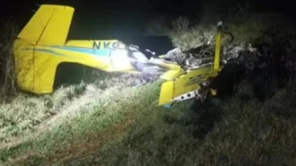Avião que caiu voava ilegalmente e fora do horário; 4 morreram aviao-que-caiu-voava-ilegalmente-e-fora-do-horario;-4-morreram