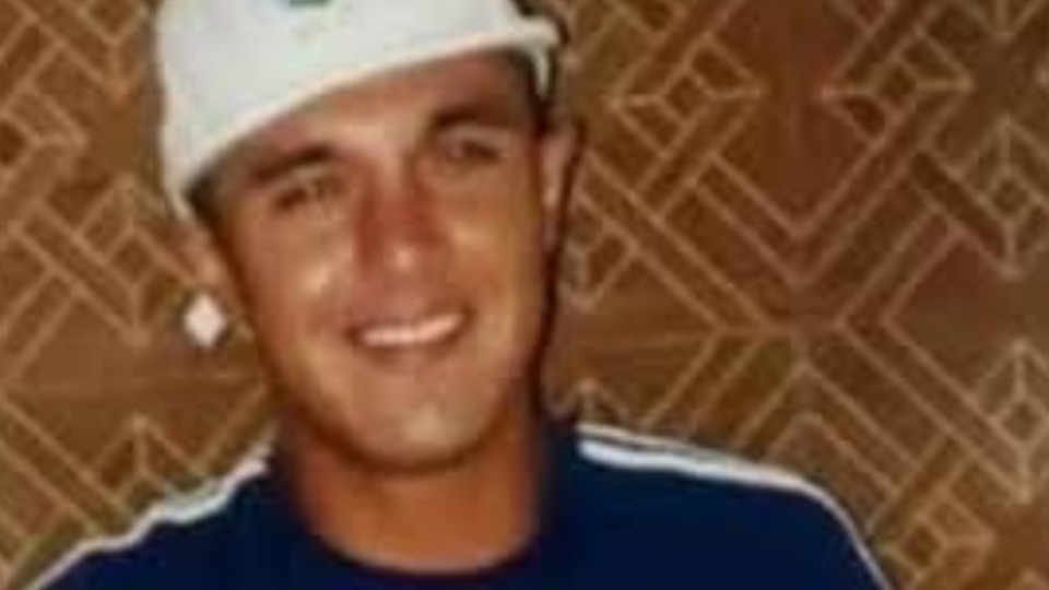 Jovem aparece vivo no próprio velório e deixa familiares surpresos jovem-aparece-vivo-no-proprio-velorio-e-deixa-familiares-surpresos